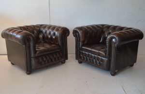 Tijdloze klasse deze luxe Chesterfield set buttoned seat. De ruime 3½-zits bank en twee bijpassende fauteuils met buttoned seat. Verfijnde elegantie.