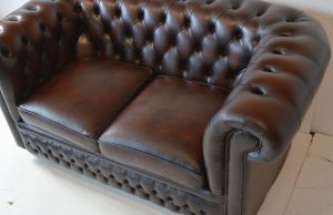 klassieke 2-zits Chesterfield ant. Brown