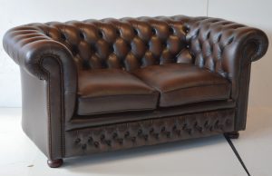 klassieke 2-zits Chesterfield ant. Brown