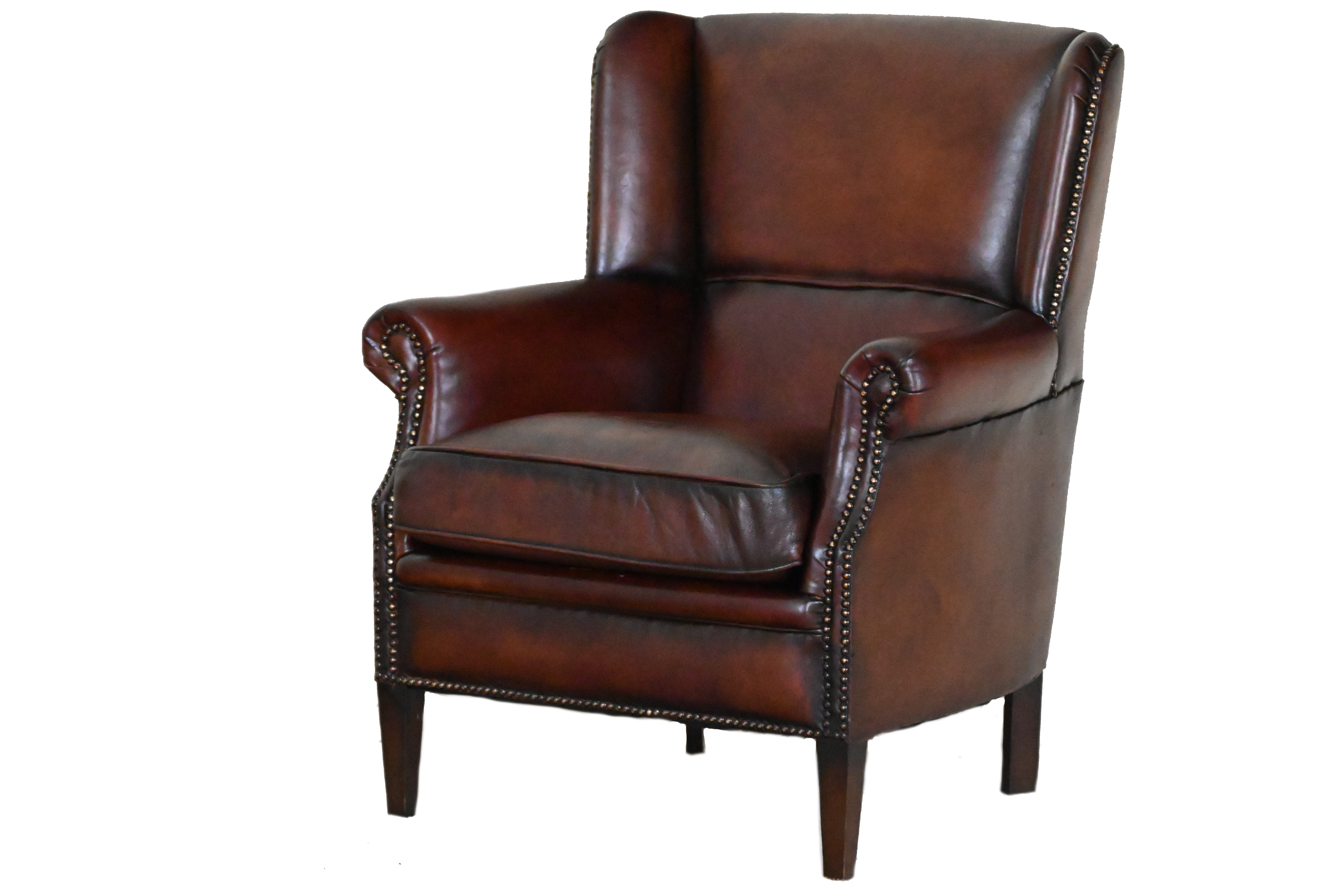 Ontdek deze elegante, gerenoveerde schapenleren armfauteuil met vernieuwde kussenbies en armleggers.#245005