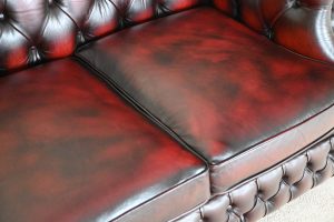 Ontdek deze 3+1+1 Chesterfield set met diepe zit, ideaal voor lange personen. Deze stijlvolle set biedt zacht comfort voor een aantrekkelijke prijs. #245024-25-26