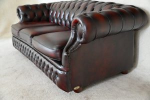 Ontdek deze 3+1+1 Chesterfield set met diepe zit, ideaal voor lange personen. Deze stijlvolle set biedt zacht comfort voor een aantrekkelijke prijs. #245024-25-26