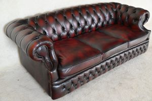 Ontdek deze 3+1+1 Chesterfield set met diepe zit, ideaal voor lange personen. Deze stijlvolle set biedt zacht comfort voor een aantrekkelijke prijs. #245024-25-26