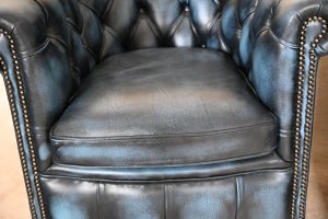 "Ontdek onze bijna nieuwe Chesterfield Victorian Tub Chairs. Compact, comfortabel en aantrekkelijk geprijsd vanaf €1150. #245057-58-59-60