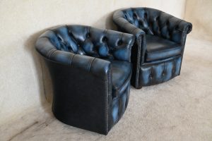 "Ontdek onze bijna nieuwe Chesterfield Victorian Tub Chairs. Compact, comfortabel en aantrekkelijk geprijsd vanaf €1150. #245057-58-59-60