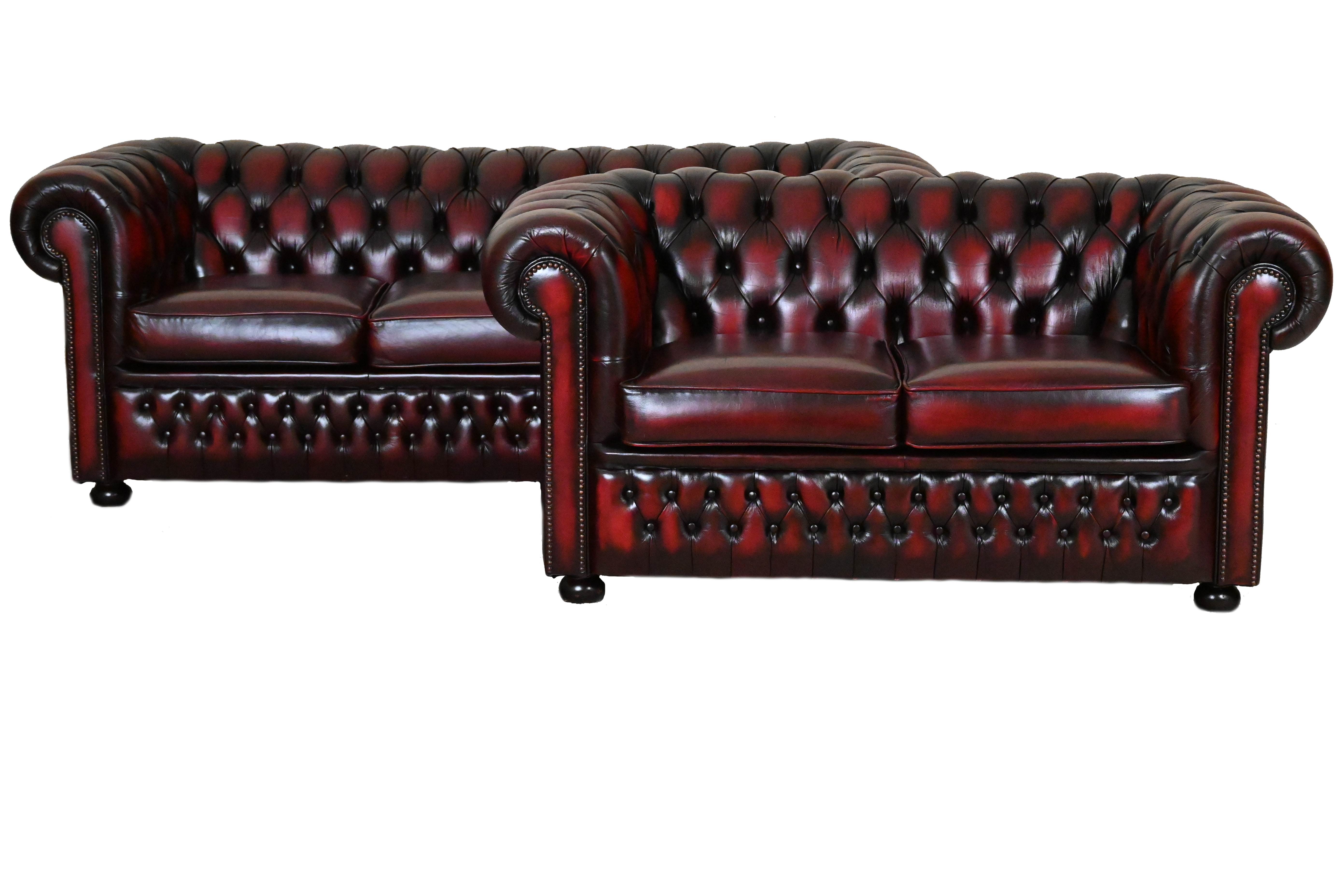 Ontdek de stijlvolle en comfortabele originele Engelse Cavendish Chesterfield 3+2 set, model Cavendish. #245107-245108