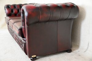 Ontdek de stijlvolle en comfortabele originele Engelse Cavendish Chesterfield 3+2 set, model Cavendish. #245107-245108