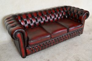 Ontdek de stijlvolle en comfortabele originele Engelse Cavendish Chesterfield 3+2 set, model Cavendish. #245107-245108