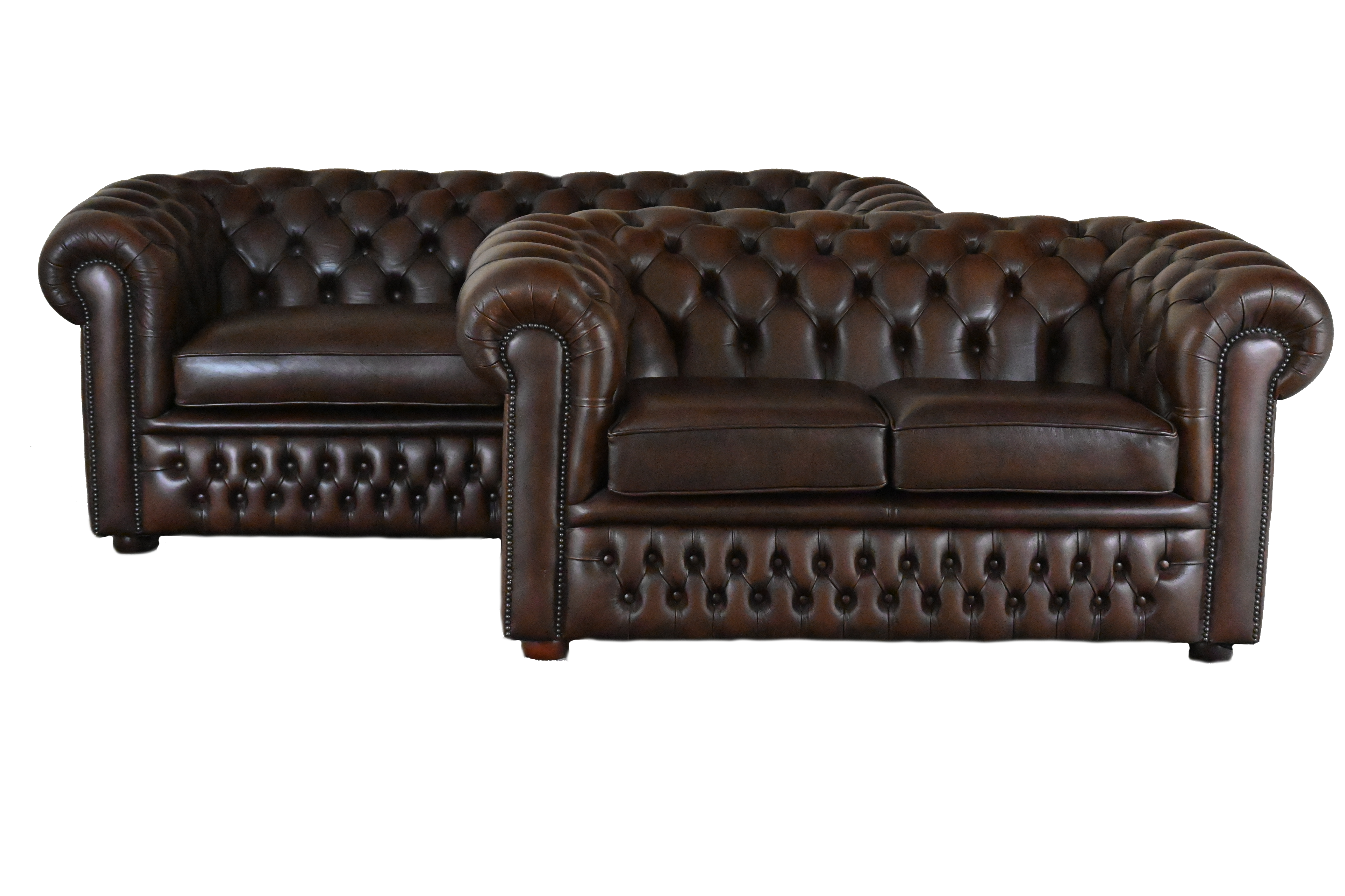 Combinatie van klassieke stijl en modern comfort, deze full-size Chesterfield set. Stevige rugleuning, middelharde zitkussens, en hoogwaardige afwerking.245124+245125