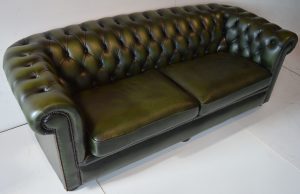 Ontdek de luxe van onze 3-zits Chesterfield bank in Olive Green. Een tijdloos design met optimaal zitcomfort en duurzame kwaliteit.#14215