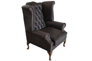 Ontdek de High Class Scroll Wingchair Collection actie met tijdloze Chesterfield oorfauteuils in luxe leer in de kleur Buffalo Brunette