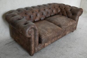 Luxe 3-zits Chesterfield bank model Jane in bijna nieuwstaat! Comfortabele zitkussens, in premium Cuba Salsa-leer. Zachte rug en zitkussens.#245166