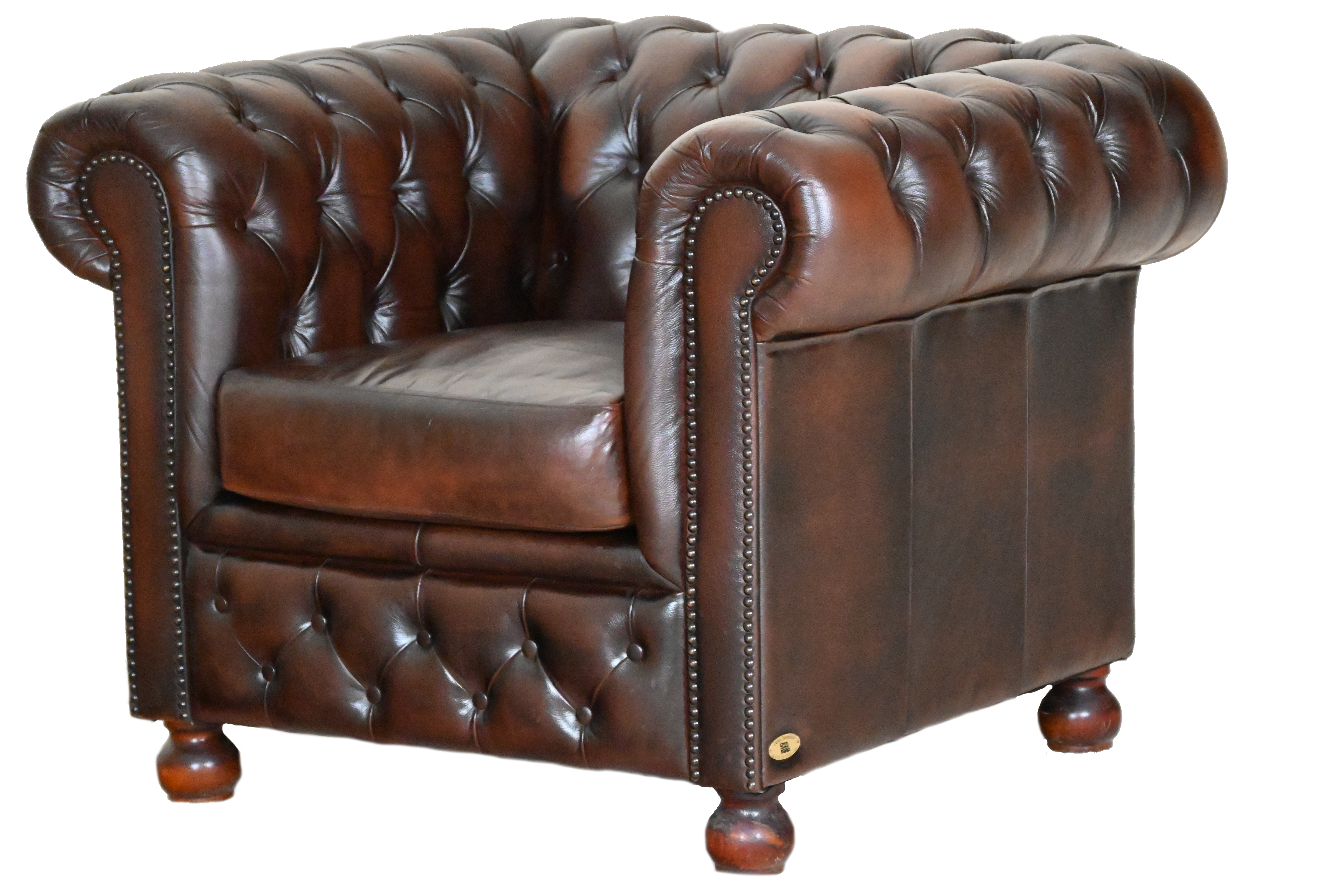 Deze Chesterfield lowback chair biedt een combinatie van tijdloos design en verrassend comfortabel zitcomfort. Met een zachte rugleuning en zitkussen.#214212