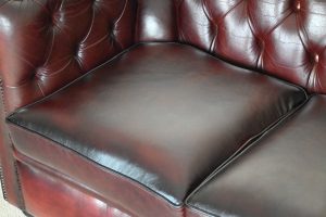 Royale 2-zits Chesterfield Buckingham de Luxe met vernieuwd leer en gerenoveerd binnenwerk #234772