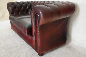 Royale 2-zits Chesterfield Buckingham de Luxe met vernieuwd leer en gerenoveerd binnenwerk #234772