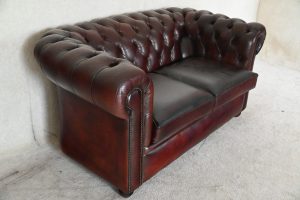 Royale 2-zits Chesterfield Buckingham de Luxe met vernieuwd leer en gerenoveerd binnenwerk #234772