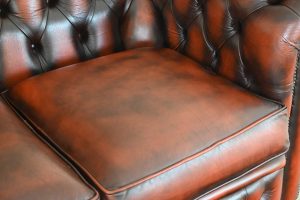 Ontdek de klassieke gebruikte Chesterfield 2-zits bank Hampshire in light rust. Uitstekend zitcomfort, luxe uitstraling en garantie.#245106