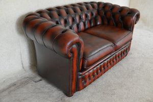 Ontdek de klassieke gebruikte Chesterfield 2-zits bank Hampshire in light rust. Uitstekend zitcomfort, luxe uitstraling en garantie.#245106