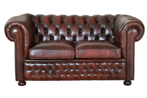 Ontdek deze prachtige Chesterfield 3+2 set met een doorleefd karakter. Vernieuwd met koudschuim interieurs en frisse details. #245136-37