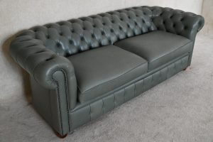 Ontek de prachtige Chesterfield set in Plain Color Forres Green. Verkrijgbaar als complete set of losse items. Hoogwaardige kwaliteit, elegant design.