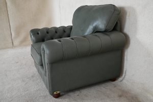 Ontek de prachtige Chesterfield set in Plain Color Forres Green. Verkrijgbaar als complete set of losse items. Hoogwaardige kwaliteit, elegant design.