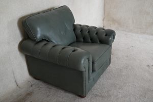 Ontek de prachtige Chesterfield set in Plain Color Forres Green. Verkrijgbaar als complete set of losse items. Hoogwaardige kwaliteit, elegant design.