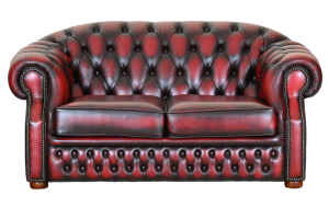 Stijlvolle 2-zits Windsor gebruikte Chesterfield in antiek Oxblood rood. Medium zitcomfort, hoge rug voor goede ondersteuning.#245192