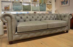 3,5 zits chesterfield Jill is een heerlijk zittende, eigentijdse Chesterfield. Nieuw incl. volledige garantie, certificaten en gratis levering. Afgeprijsd.