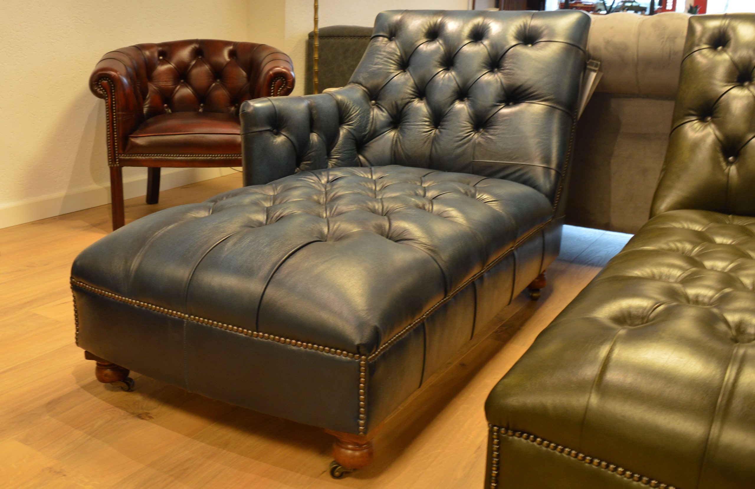 Deze comfortabele Chesterfield chaise longue is te koop in Eindhoven met korting. Inclusief certificaat van echtheid.