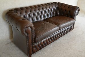 Zoek je een Vintage Chesterfield bank met karakter? Deze doorleefde bank, vol vintage charme is perfect voor b.v. een mancave. Kom langs en ontdek 't zelf! #234669