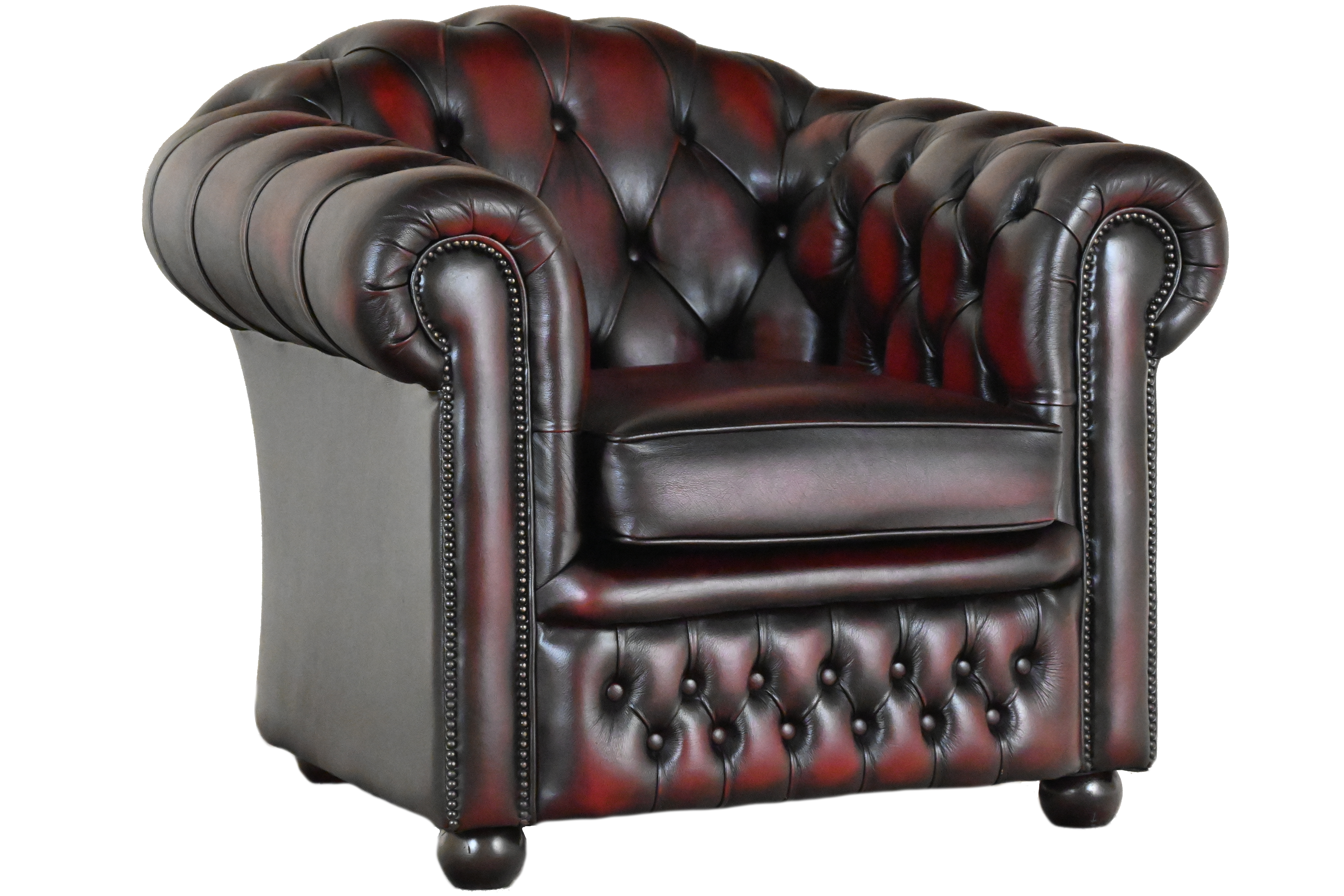 Een Highlander Chesterfield fauteuil occasion: robuust design, hoge rugleuning voor extra steun en zacht zitcomfort.#234701