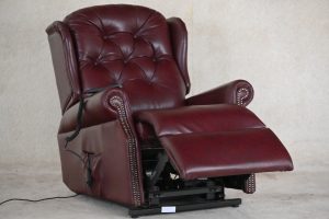 Ervaar ultiem comfort met deze luxe gebruikte elektrische relaxfauteuil. Voorzien van 2 motoren voor een verstelbare rugleuning en voetensteun.