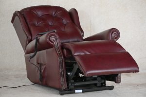 Ervaar ultiem comfort met deze luxe gebruikte elektrische relaxfauteuil. Voorzien van 2 motoren voor een verstelbare rugleuning en voetensteun.