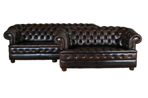 De 3+2 Chesterfield set Majestic biedt tijdloze elegantie en uitstekend zitcomfort. Nu als top-occasion voor €3.495 in voortreffelijke staat.#245121-22