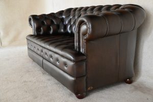 De 3+2 Chesterfield set Majestic biedt tijdloze elegantie en uitstekend zitcomfort. Nu als top-occasion voor €3.495 in voortreffelijke staat.#245121-22