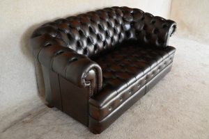 De 3+2 Chesterfield set Majestic biedt tijdloze elegantie en uitstekend zitcomfort. Nu als top-occasion voor €3.495 in voortreffelijke staat.#245121-22