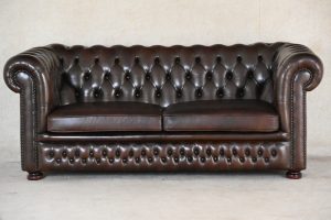 2 identieke Chesterfields 185 cm in antique brown