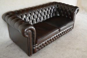 2 identieke Chesterfields 185 cm in antique brown