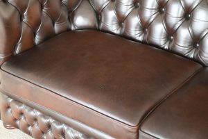 2 identieke Chesterfields 185 cm in antique brown