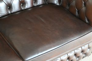 2 identieke Chesterfields 185 cm in antique brown