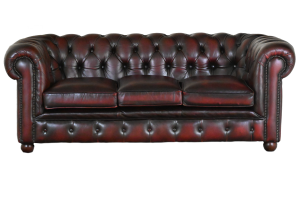 Deze compacte Chesterfield 3-zitsbank biedt een stevig rug en comfortabele stevige zitkussens met vernieuwde zitting en biezen. In onberispelijke staat.#245172