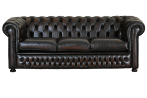 Ontdek deze robuuste full-size Chesterfield 3+2-zits set met zacht zitcomfort en medium stevige rugleuning. In uitstekende staat voor jarenlang plezier.