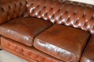 4 zits Luxe Chesterfield in Light Chestnut