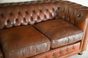 4 zits Luxe Chesterfield in Light Chestnut