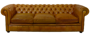 Royale 4-zits Chesterfield bank met vintage patina en luxe zitkussens. Chesterfield in hoogwaardig leer, met klassieke uitstraling. Staat in Eindhoven