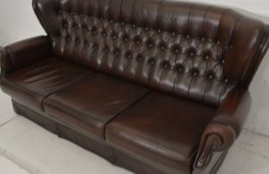 Tijdloos comfort met deze complete chesterfield set 3+2+1 in Antiek Bruin. Stijlvol afgewerkt met vollant. Tijdelijk extra scherp geprijsd! Eindhoven