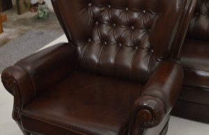 Tijdloos comfort met deze complete chesterfield set 3+2+1 in Antiek Bruin. Stijlvol afgewerkt met vollant. Tijdelijk extra scherp geprijsd! Eindhoven