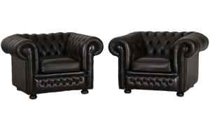 Ontdek deze stijlvolle Chesterfield 3+1+1 set met medium rugleuning en zachte zitkussens. Perfecte afwerking met vernieuwde biezen. In topstaat.#245160+61+62