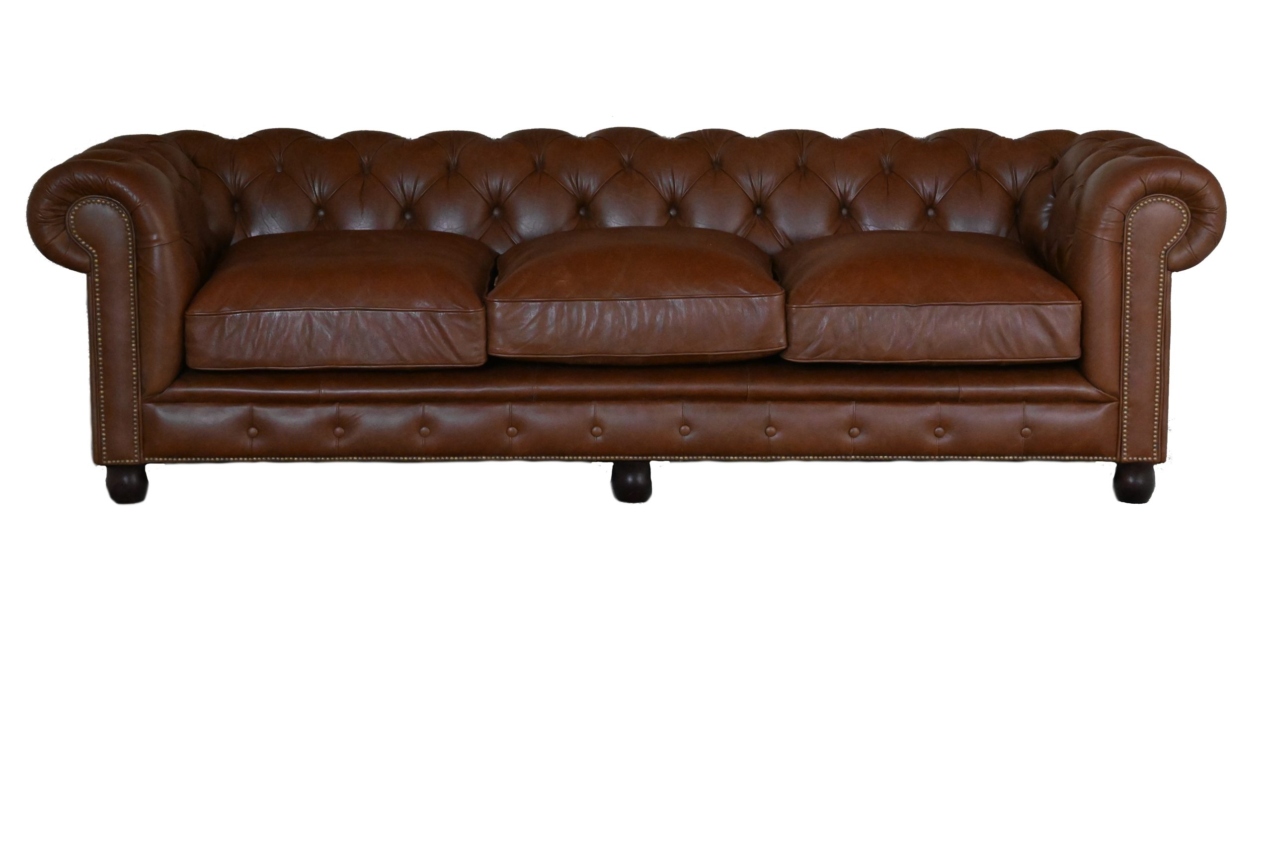 Royale 4-zits Chesterfield in Luxury Vintage leder met ultiem comfort door dikke fiber zitkussens en medium rugleuning. Kom eens langs om proef te zitten.#245171